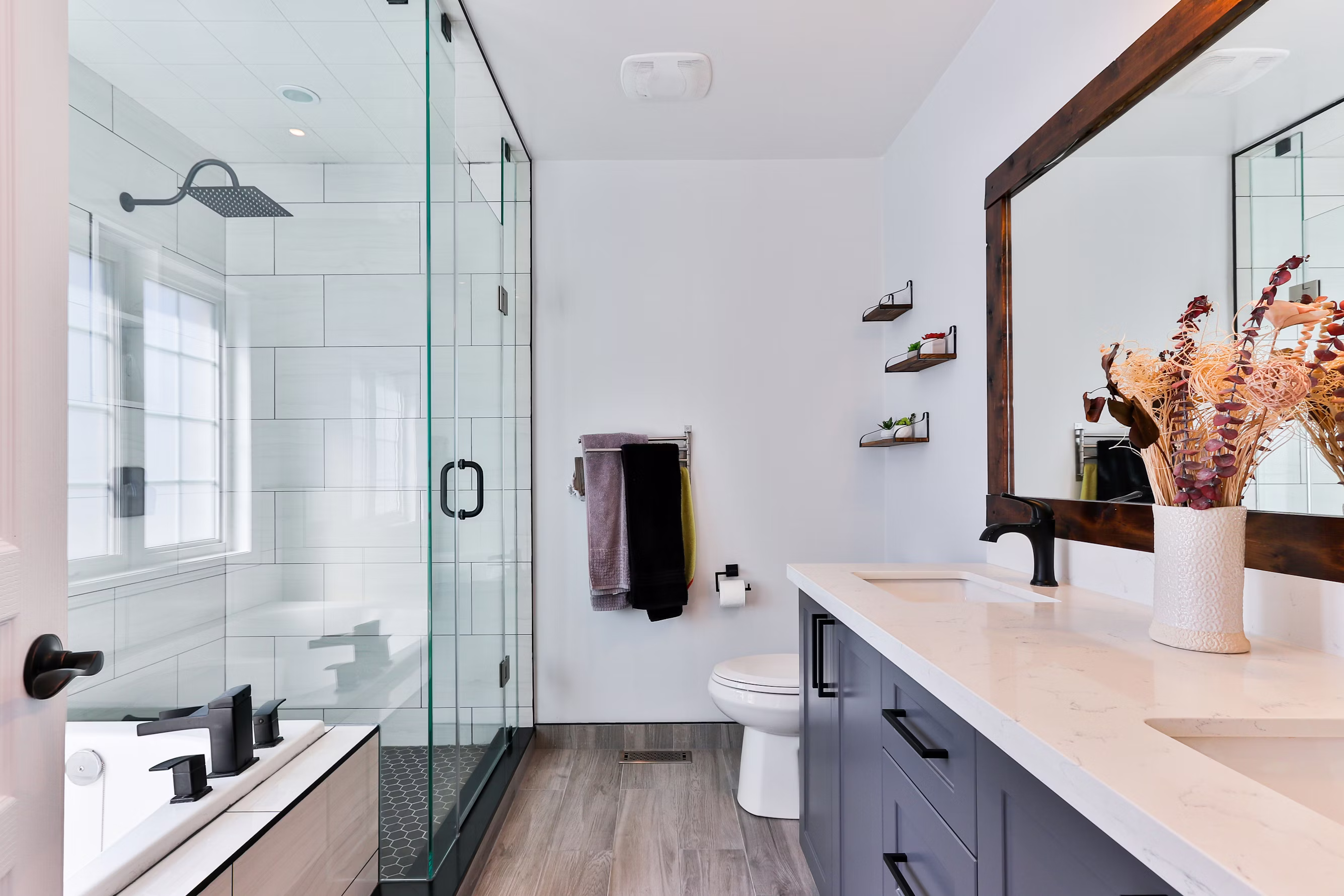 Site photo of a discontinuous silicone seal at a bathroom basin edge